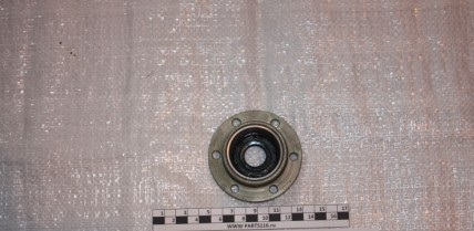 Крышка подшипника передняя с манжетой на КАМАЗ ЯЗДА (33-1111182)